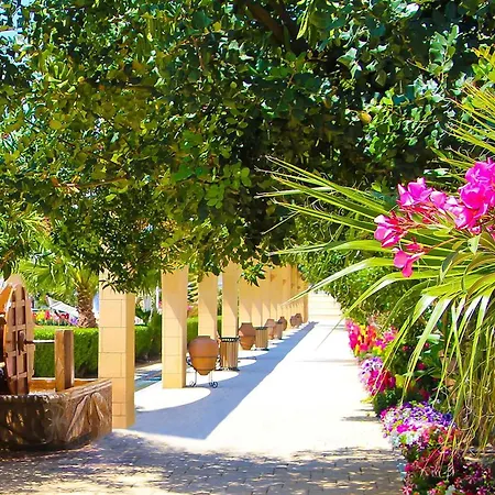 Amelius Pool In Caesar Spa, Long *