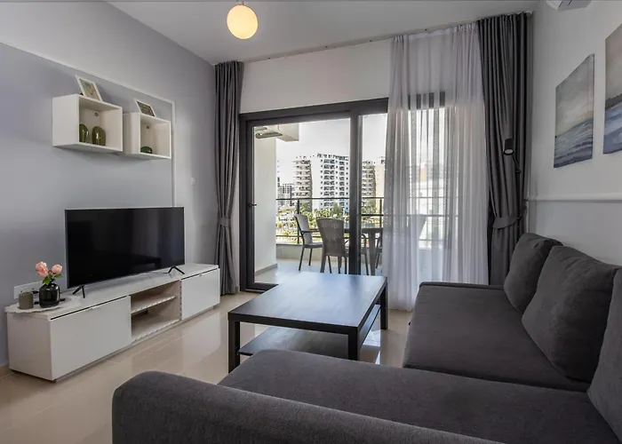 Amelius Pool In Caesar Spa, Long *