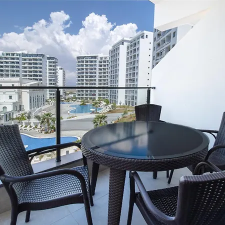 Amelius Pool In Caesar Spa, Long Perivolia tou Trikomou