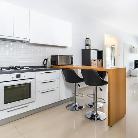 Апартаменты Amelius Pool In Caesar Spa, Long *