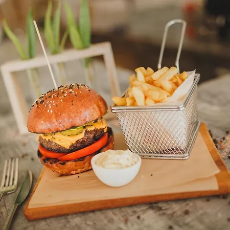 Amelius Pool In Caesar Spa, Long Apartamento *