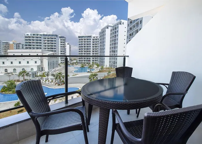 Amelius Pool In Caesar Spa, Long Perivolia tou Trikomou